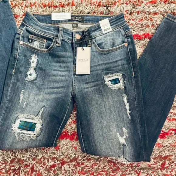 JUDY BLUE LOS ANGELES MID RISE BLUE FLANNEL PATCH STRETCH JEANS - Picture 2 of 10